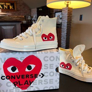 Comme des Garçons PLAY CdG PLAY x Converse Unisex Chuck Taylor All Star Peek-A-B